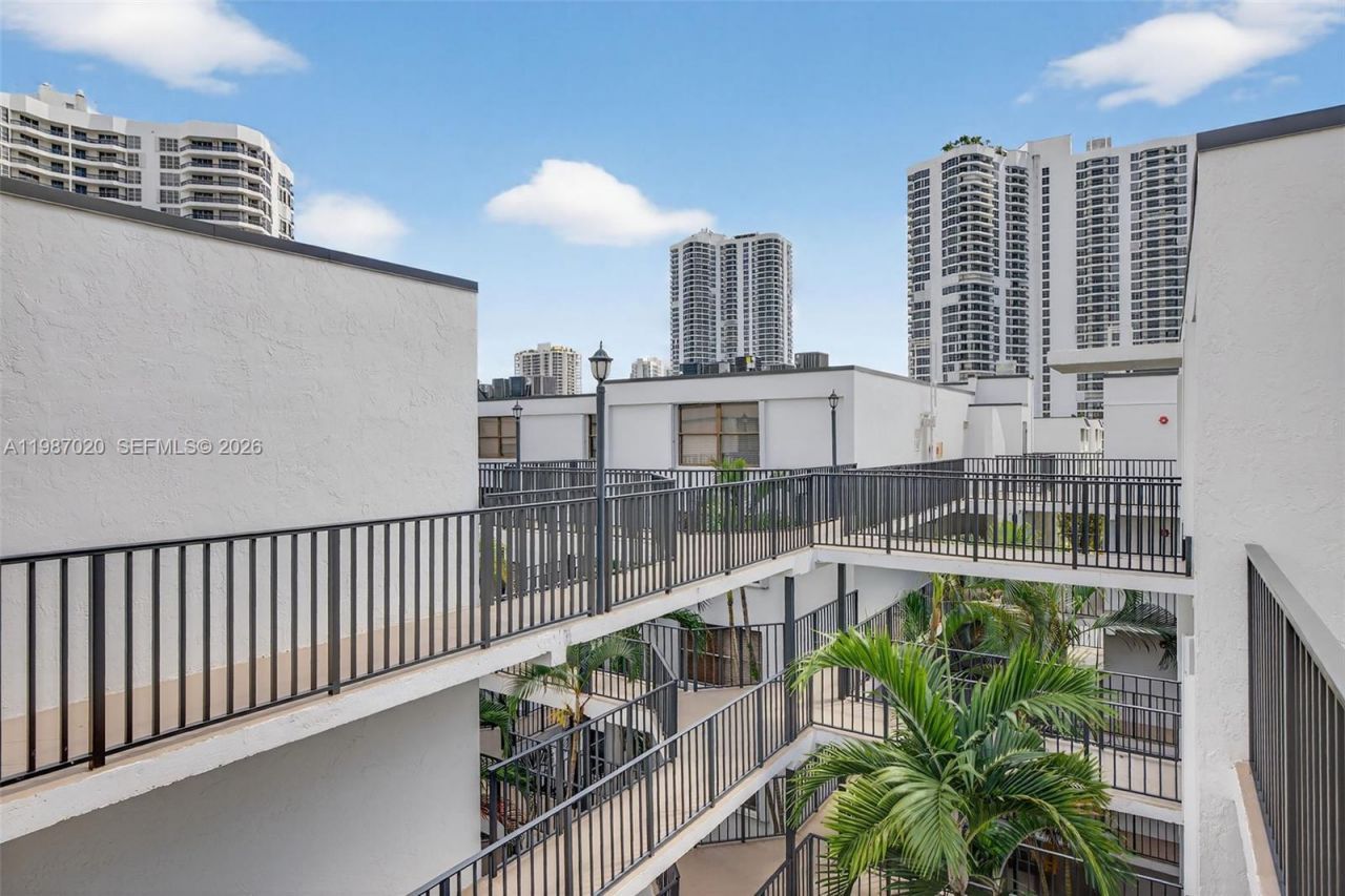 3350 NE 192nd St, Unit 5H-B, Aventura, FL 33180 Photo