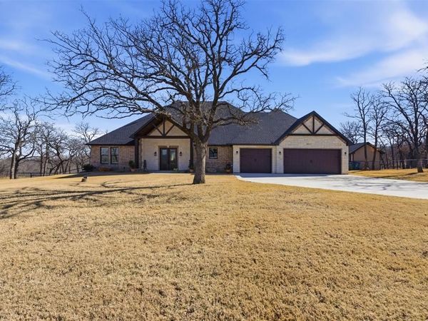 208 Shady Oaks Drive, Runaway Bay, TX 76426