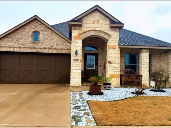 6718 Goldenrain Drive, Venus, TX 76084