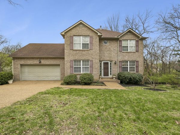 121 Bentree Dr , Hendersonville, TN 37075
