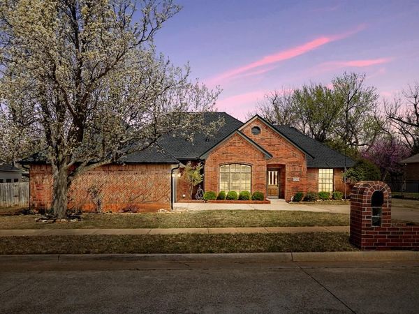 739 Kingsgate Road, Yukon, OK 73099