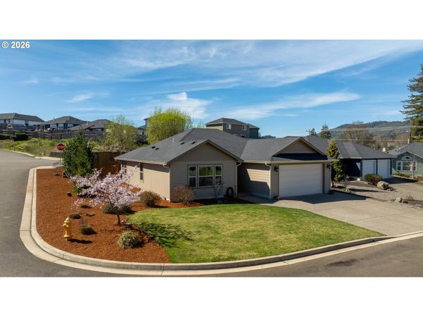 160 BRAXTON CT, Roseburg, OR 97471