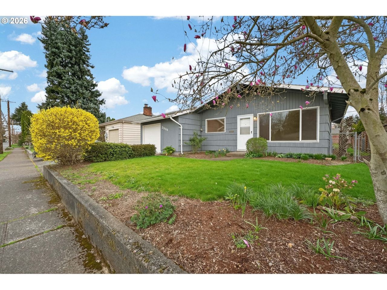 2304 SE 101st Ave, Portland, OR 97216 Main Photo