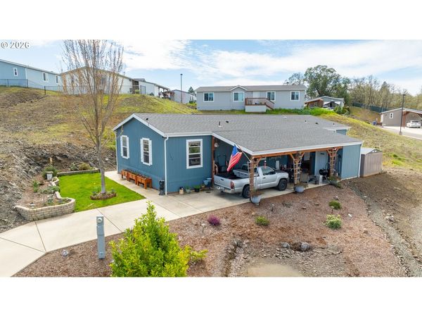 180 NESTUCCA LN, Roseburg, OR 97471