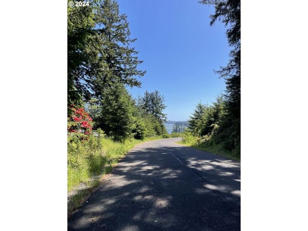 83615 CLEAR LAKE RD, Florence, OR 97439