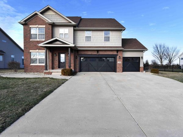 1260 Silver Oak Circle, Normal, IL 61761