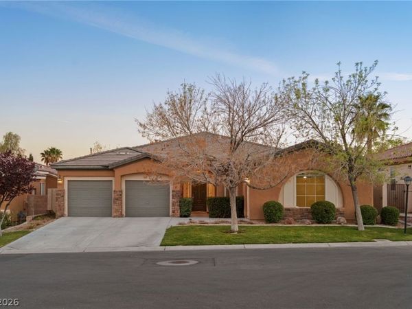 8135 Merlewood Avenue, Las Vegas, NV 89117