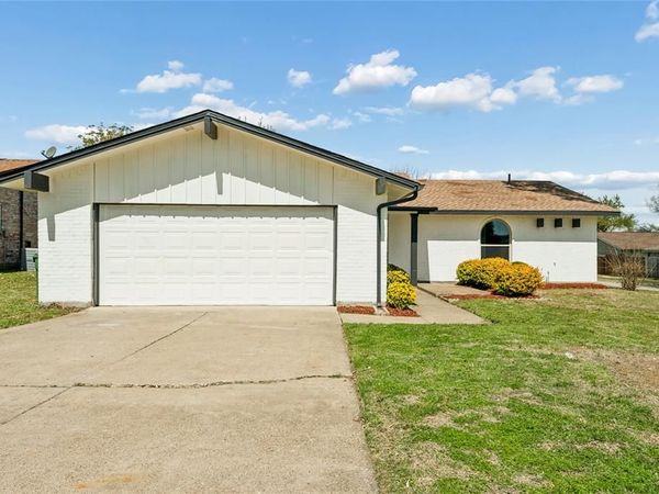 701 Salsbury Circle, Arlington, TX 76014