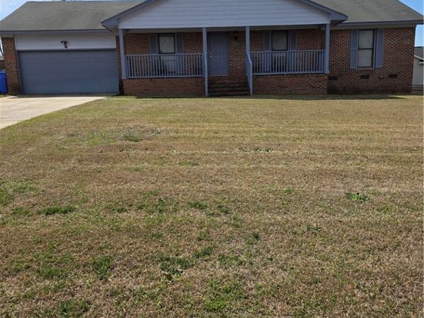 513 ROUNDTREE Drive, Fayetteville, NC 28303