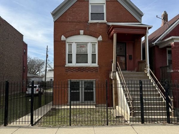 830 N SPRINGFIELD Avenue, Chicago, IL 60651