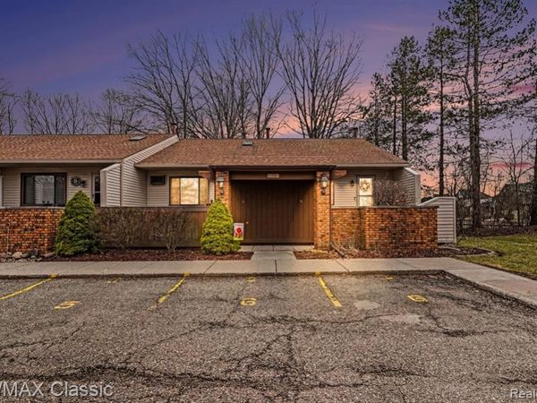 25691 Lexington Drive, South Lyon, MI 48178