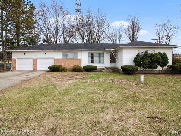 1076 Benstein Road, Commerce Twp, MI 48390