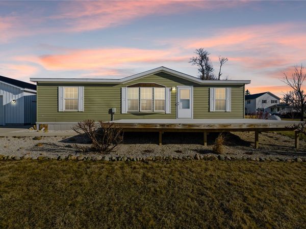 301 South St, Prairieburg, IA 52219