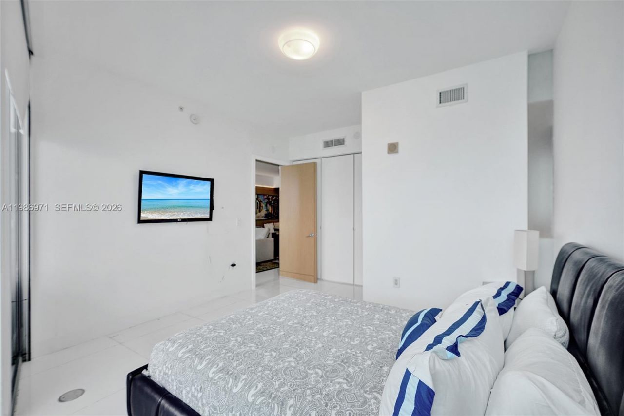17121 Collins Ave , Unit 3206, Sunny Isles Beach, FL 33160 Photo