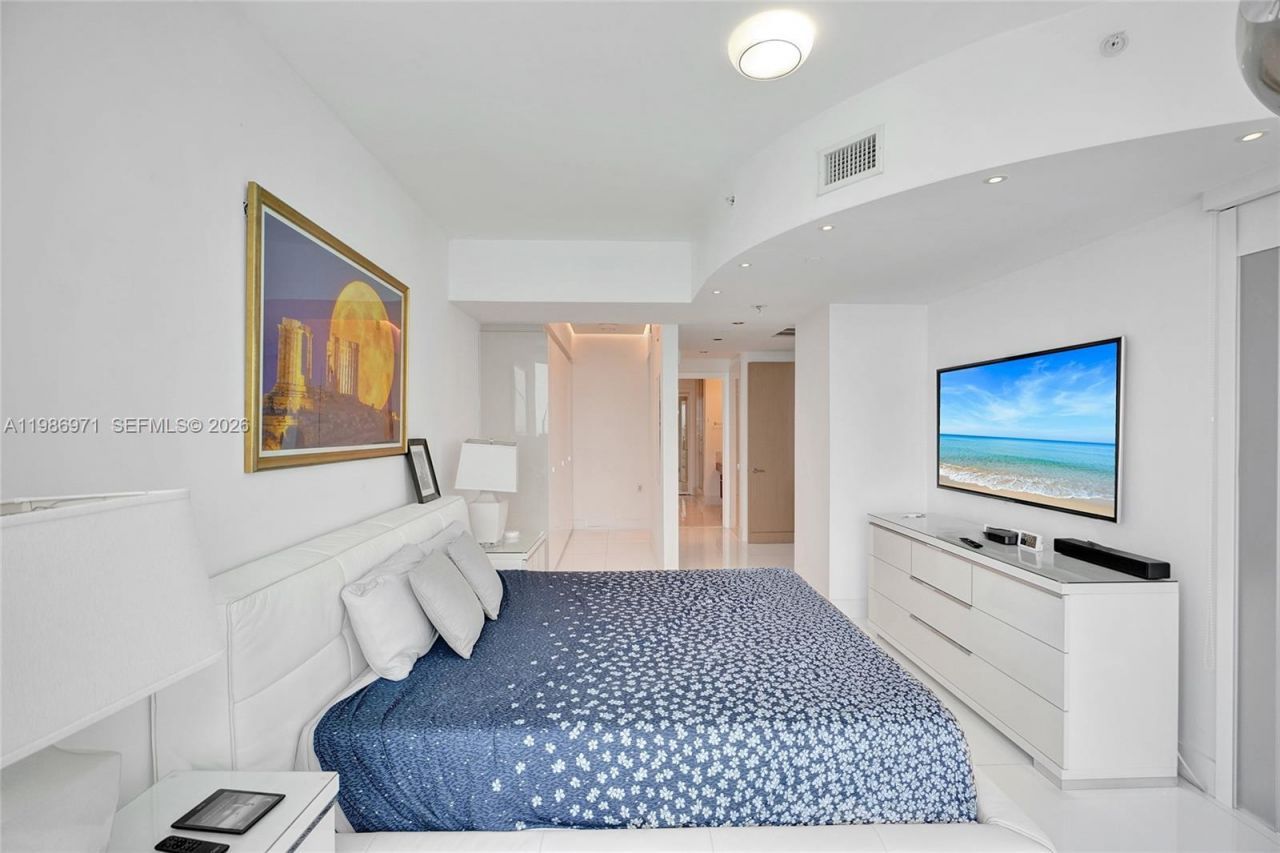 17121 Collins Ave , Unit 3206, Sunny Isles Beach, FL 33160 Photo