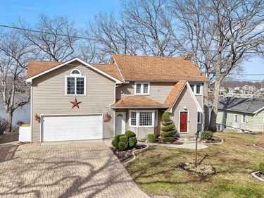 1080 Lane 210 Hamilton Lake, Hamilton, IN 46742