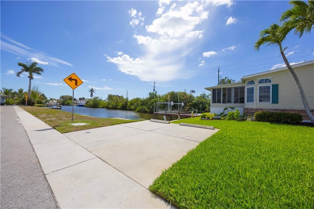 17520 Azalea Ln, Fort Myers Beach, FL 33931 Photo