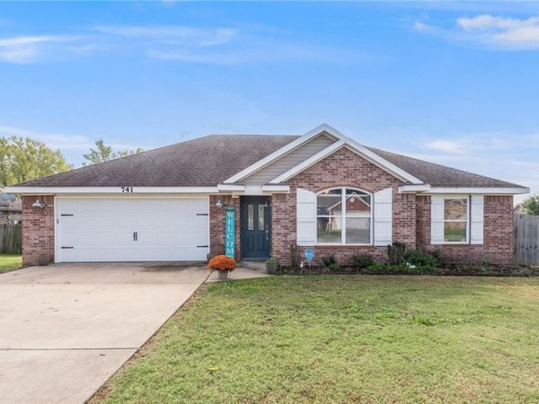 741 Iroquois Drive , Prairie Grove, AR 72753