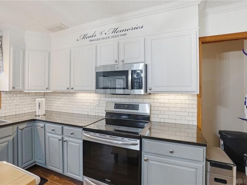 214 Old Carriage Drive, Englewood, OH 45322 Photo 12