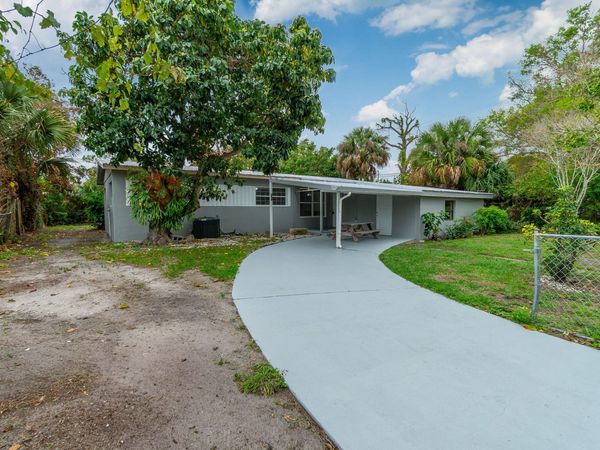 904 SE 16th Street, Stuart, FL 34994