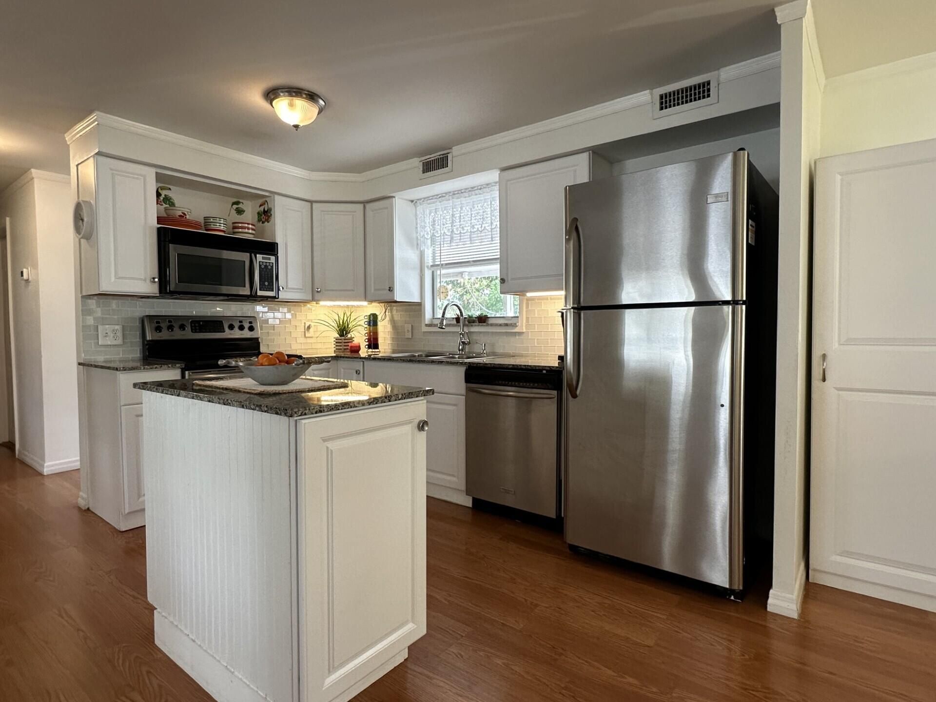 8661 SW 18th Place, Davie, FL 33324 Photo