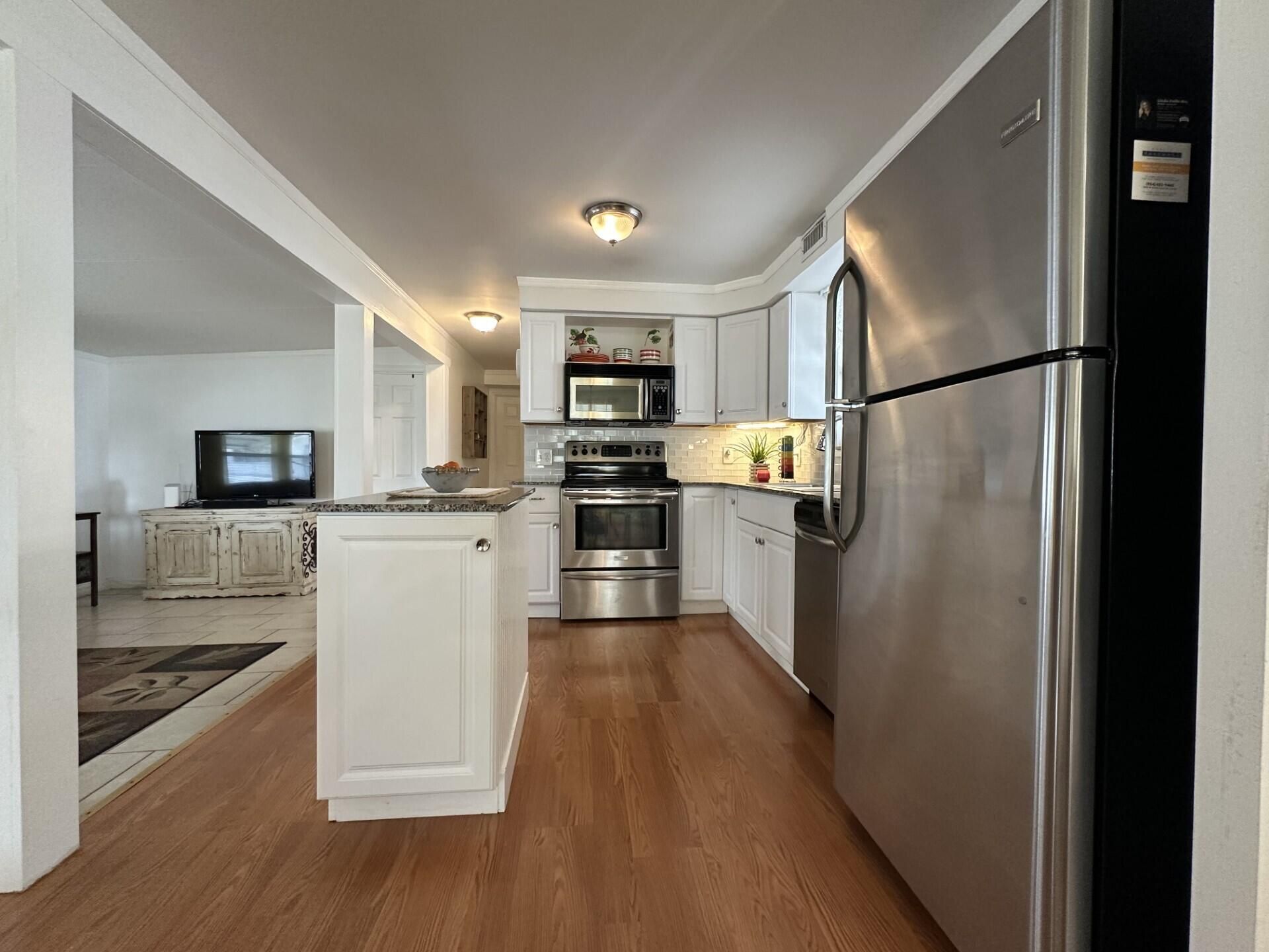 8661 SW 18th Place, Davie, FL 33324 Photo