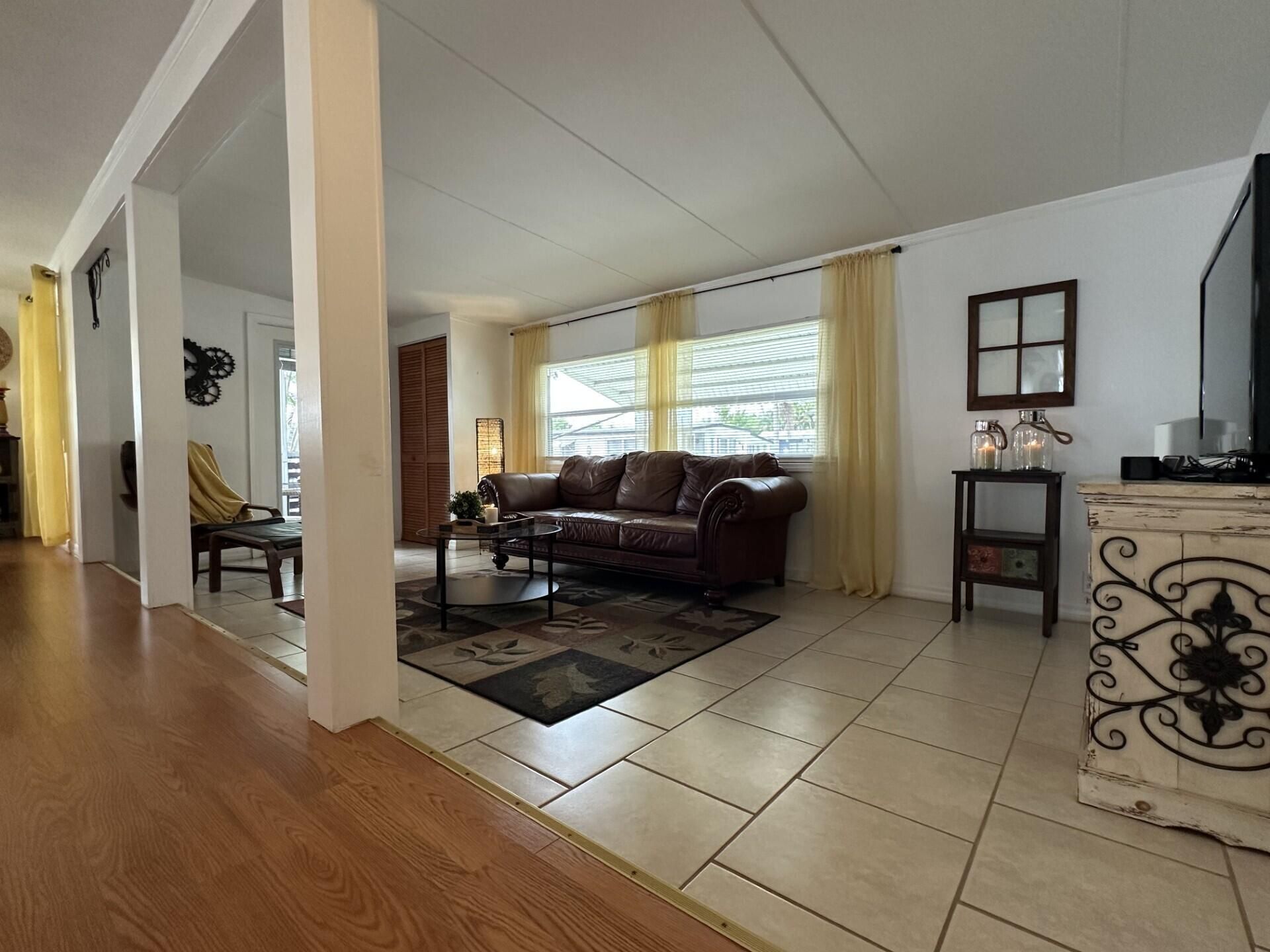 8661 SW 18th Place, Davie, FL 33324 Photo