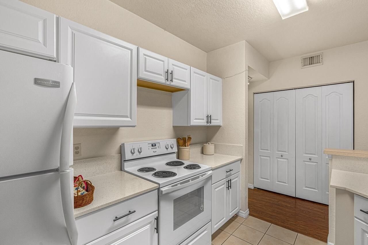 106 SW Peacock Boulevard, Unit 4-102, Port Saint Lucie, FL 34986 Photo