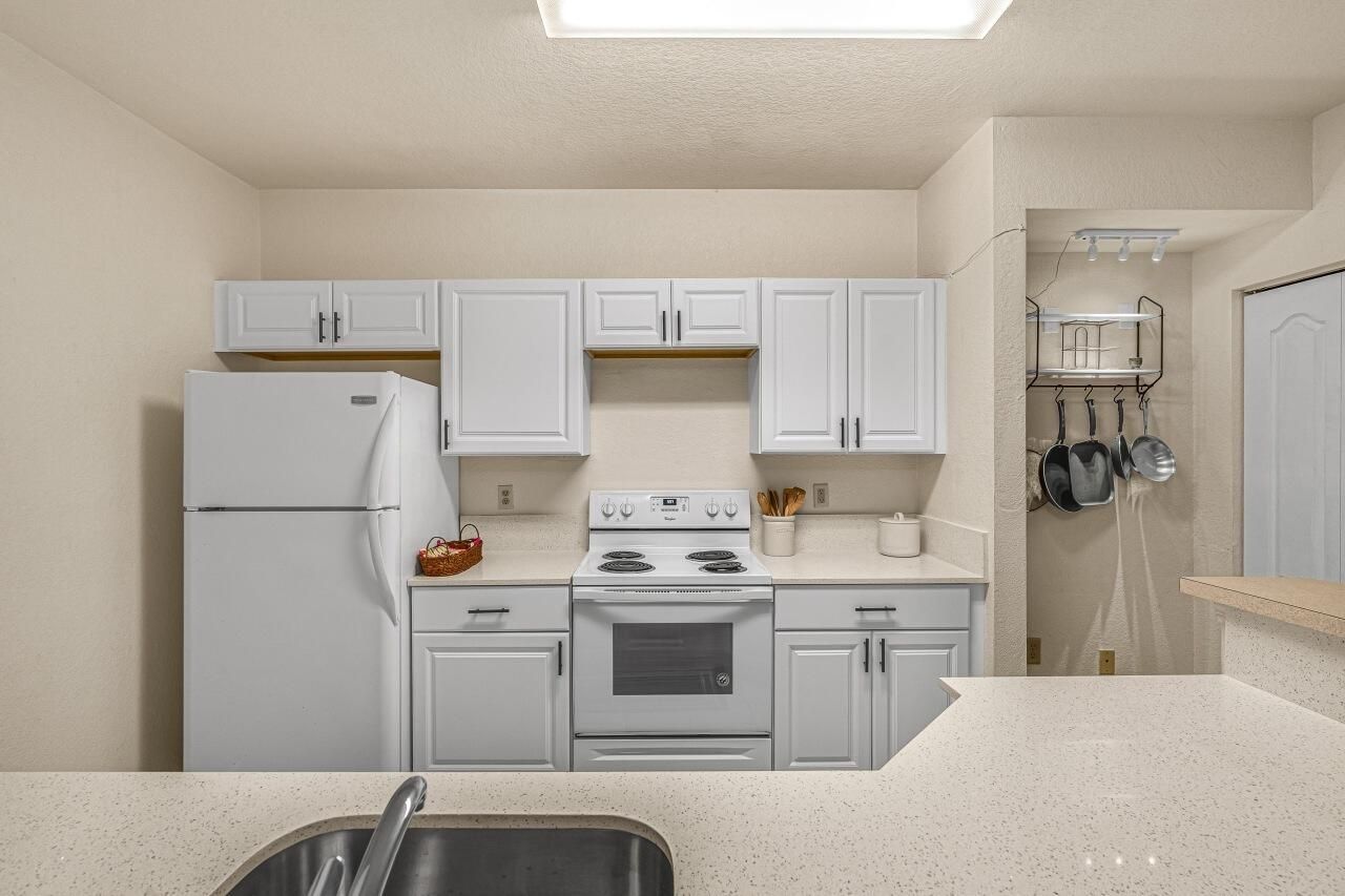 106 SW Peacock Boulevard, Unit 4-102, Port Saint Lucie, FL 34986 Photo