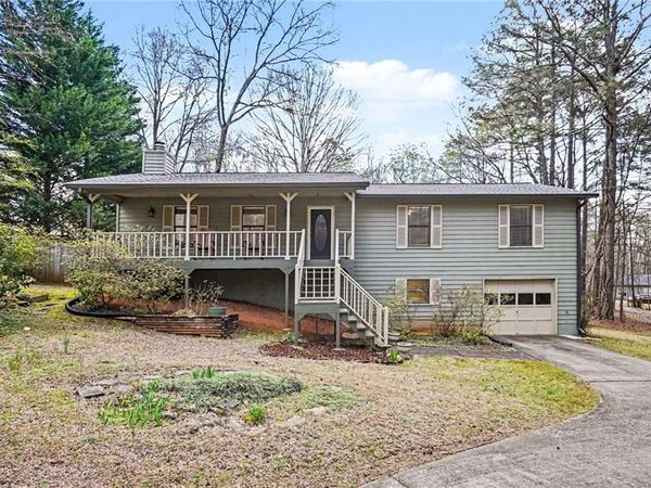 243 Sabrina Court , Woodstock, GA 30188