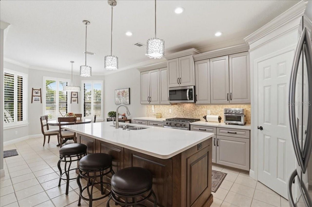 8205 Stirling Falls Circle , Sarasota, FL 34243 Photo