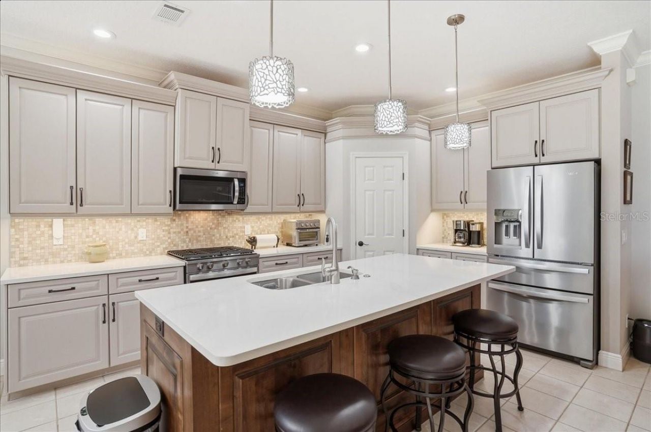 8205 Stirling Falls Circle , Sarasota, FL 34243 Photo