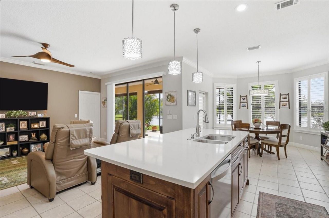 8205 Stirling Falls Circle , Sarasota, FL 34243 Photo