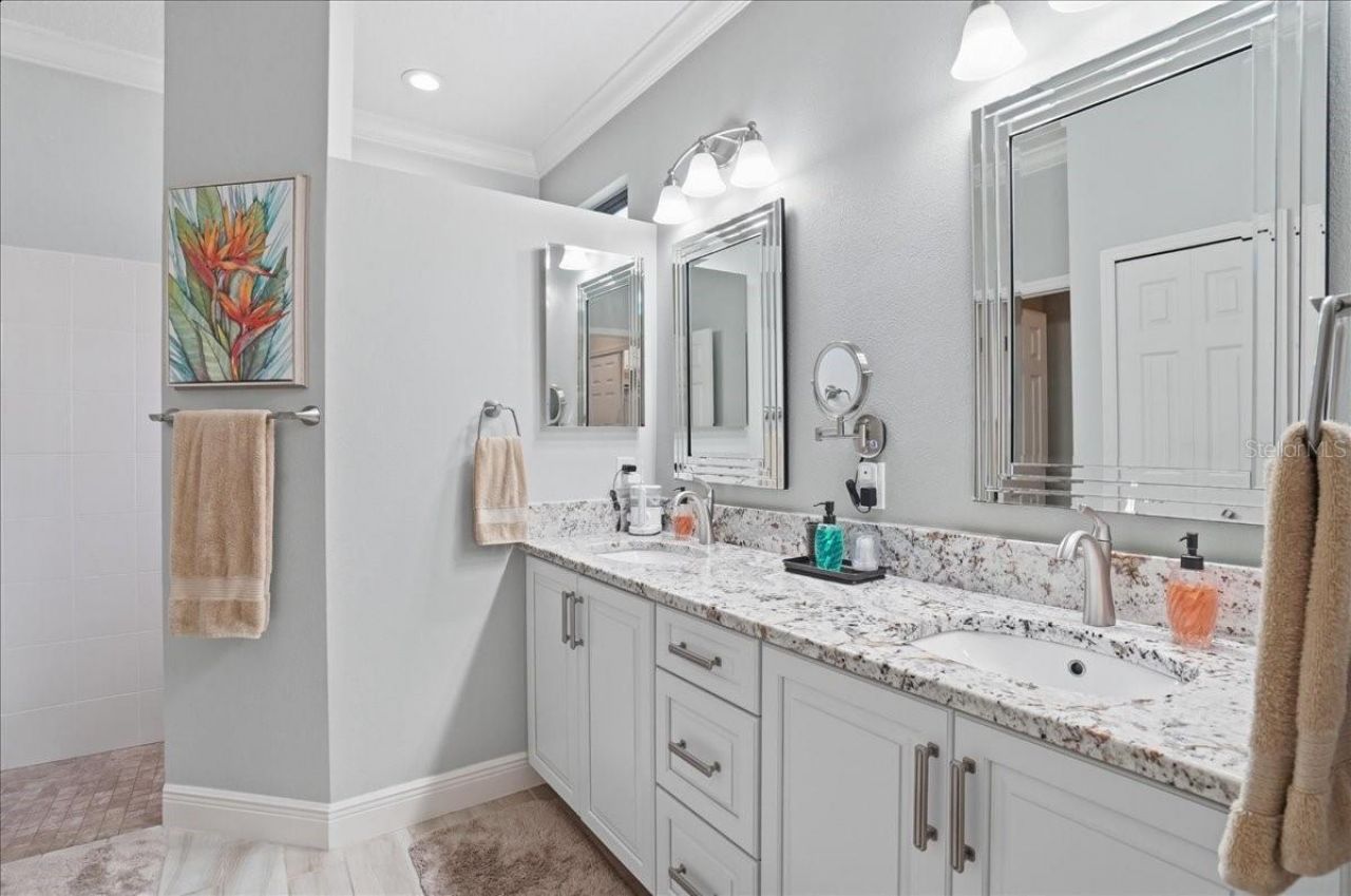 8205 Stirling Falls Circle , Sarasota, FL 34243 Photo