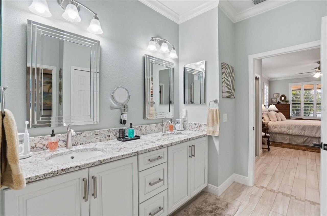 8205 Stirling Falls Circle , Sarasota, FL 34243 Photo