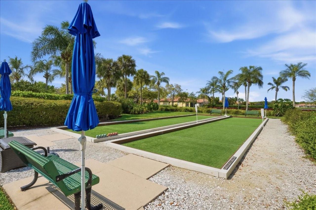 8205 Stirling Falls Circle , Sarasota, FL 34243 Photo