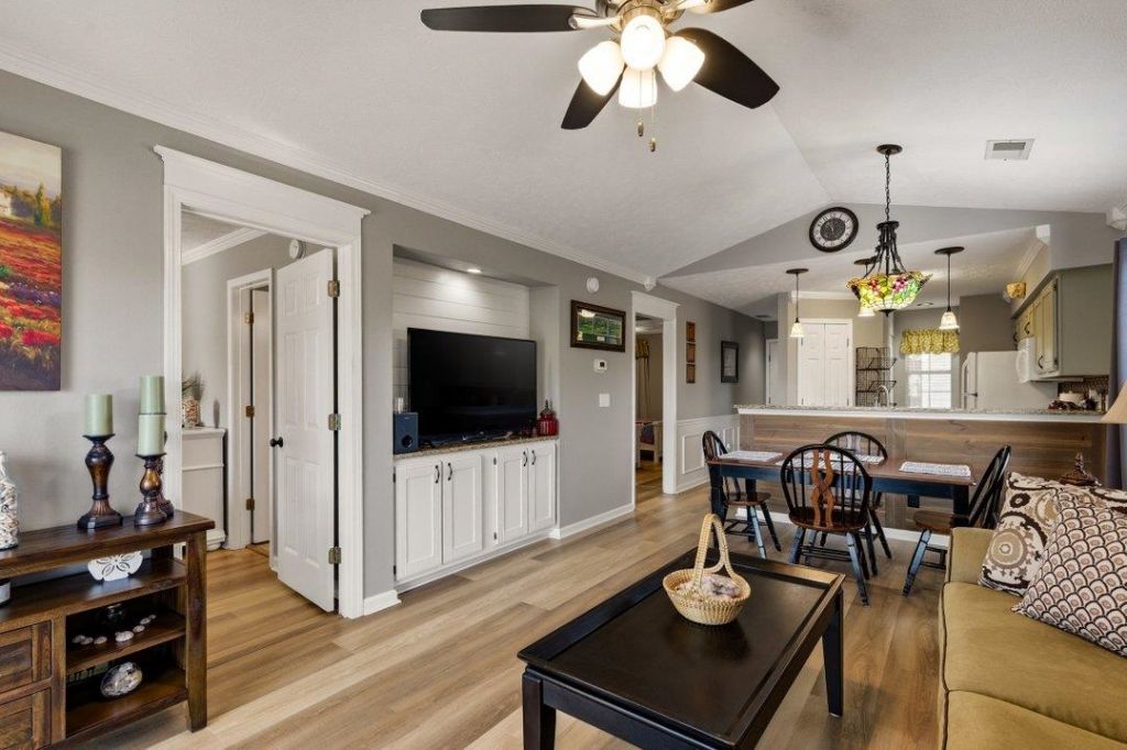 514 White River Dr. Photo 6