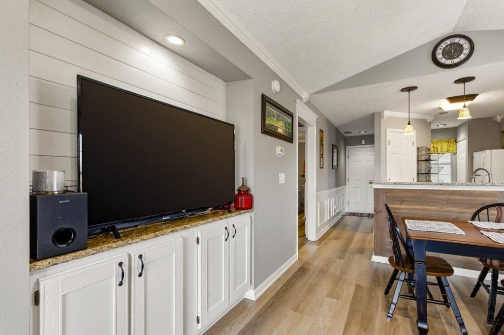 514 White River Dr. Photo 7