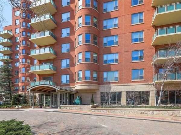 4950 Central Street, Unit 1001, Kansas City, MO 64112