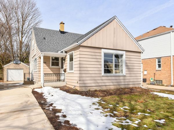 2515 N 71st St, Wauwatosa, WI 53213