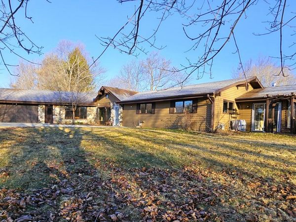 4112 Scarborough Dr, Richfield, WI 53076