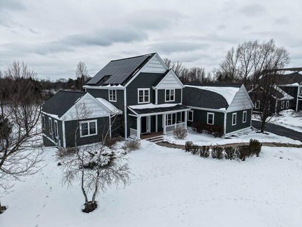 11945 N Sandhill Cir, Mequon, WI 53092
