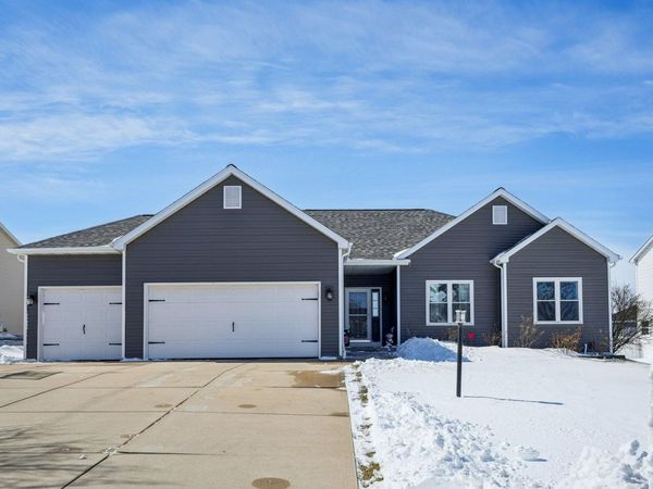 N8333 Whippoorwill Rd, Ixonia, WI 53036