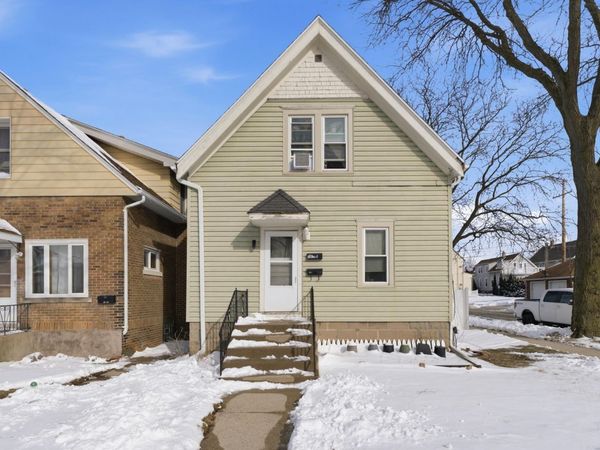 1028 S 61st St, West Allis, WI 53214