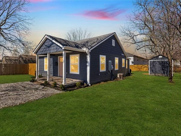 1204 W Center Avenue, Springdale, AR 72764