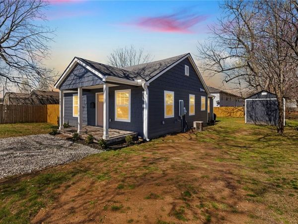 1204 W Center Avenue , Springdale, AR 72764