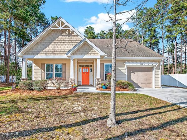 702 Jasmine Way, Burgaw, NC 28425