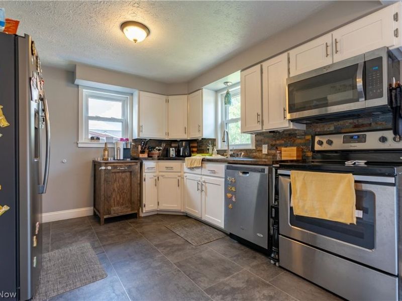 5615 Clover Street, Louisville, OH 44641 Photo 2