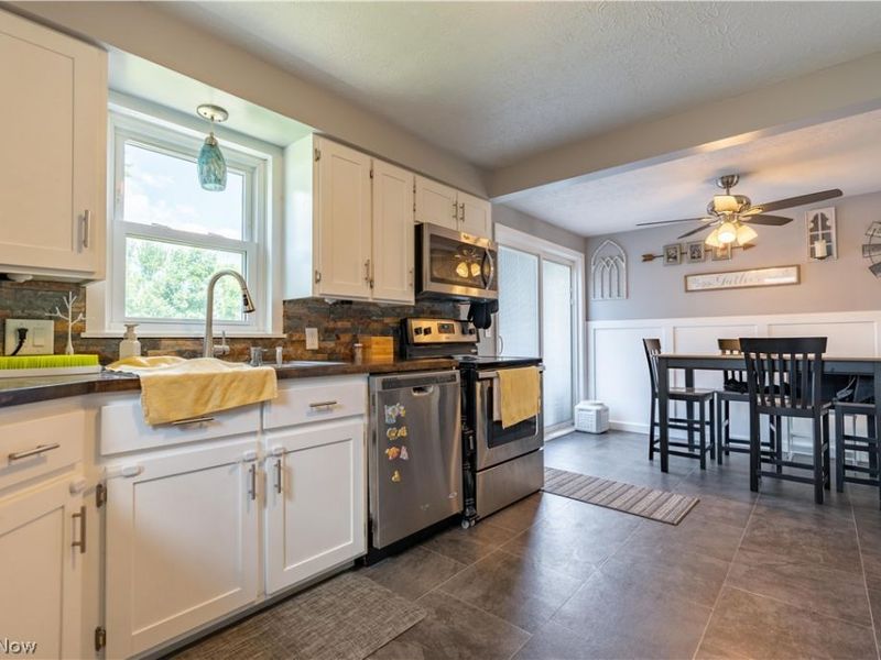 5615 Clover Street, Louisville, OH 44641 Photo 4