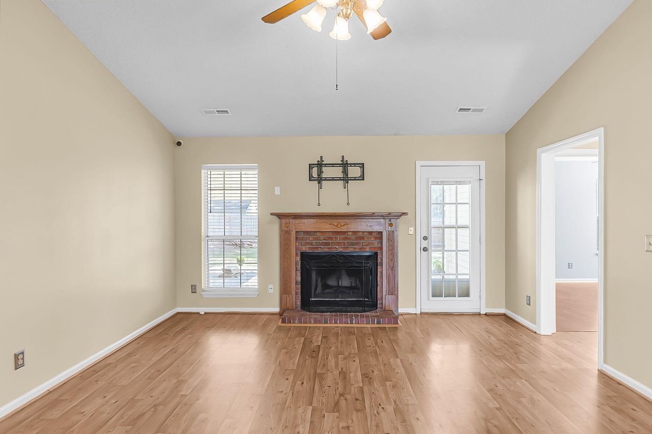 102 Westerly Photo 6